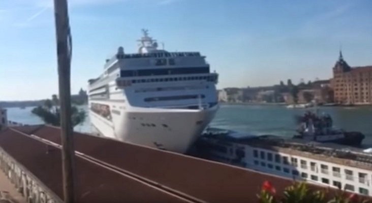 Uniworld denuncia a MSC Cruises por el accidente que protagonizaron en Venecia | Foto: El País