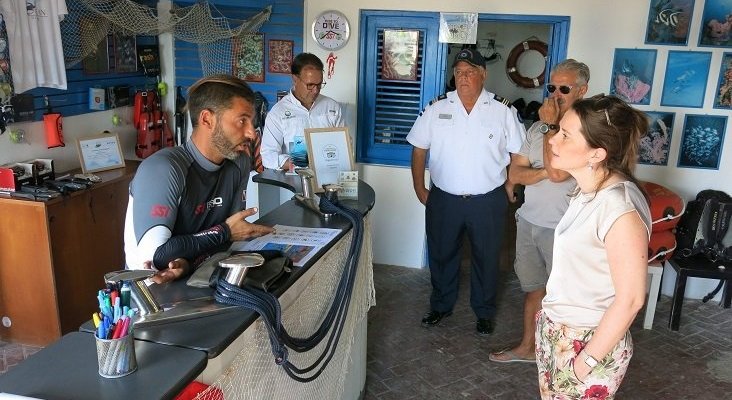 Meeting a GF Dive Centre member Credit The Reef World Foundation