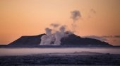 Volcán dispara alerta amarilla para aviones que sobrevuelen Islandia