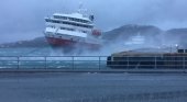 Graban la colisión de crucero de Hurtigruten contra un espigón