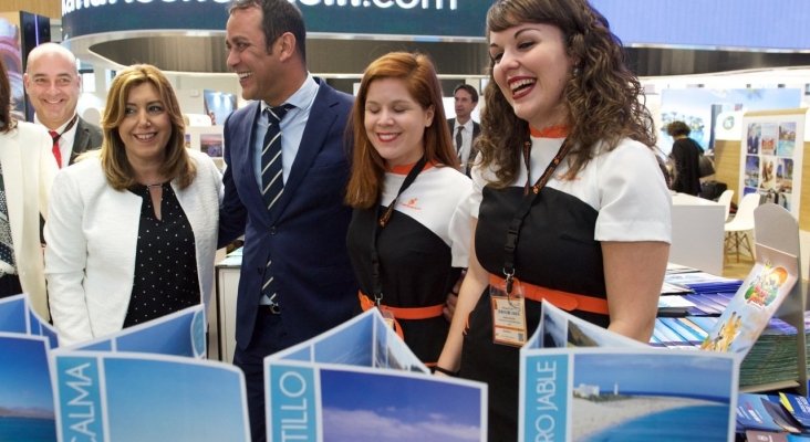 Stand de Fuerteventura en ITB, recibiendo la visita de Susana Díaz