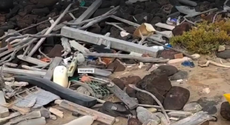 Denuncian la acumulación de basura en el islote de Lobos, Fuerteventura (Canarias)