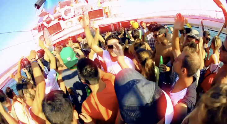 Ibiza sí permitirá los 'party boats' en su 'zona caliente' de borrachera