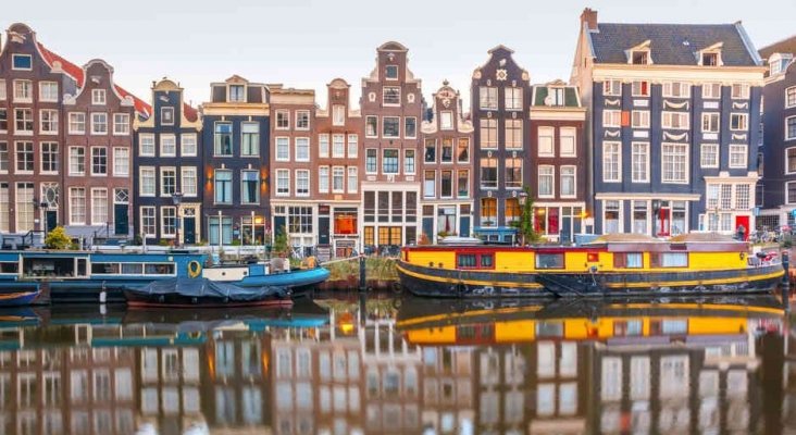 04 AMSTERDAM shutterstock premier 523347208