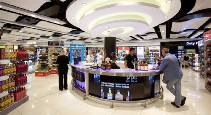 Los tripulantes de cabina exigen más restricciones al consumo de alcohol | Foto: Duty Free en el aeropuerto de Londres Gatwick- moodiedavittreport.com