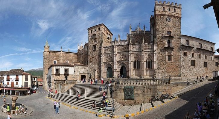 Real Monasterio de Santa María de Guadalupe panoramio