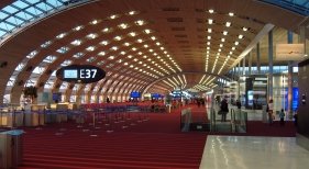 El Aeropuerto Charles de Gaulle (París).