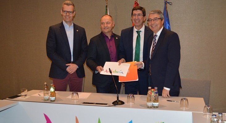 Torremolinos (Málaga) acogerá el congreso anual de la asociación alemana DRR | Foto: Juan Marín, consejero de Turismo de Andalucía (3º por la izq.), y Francisco Salado, presidente de la Diputación de Málaga (4º por la izq.)