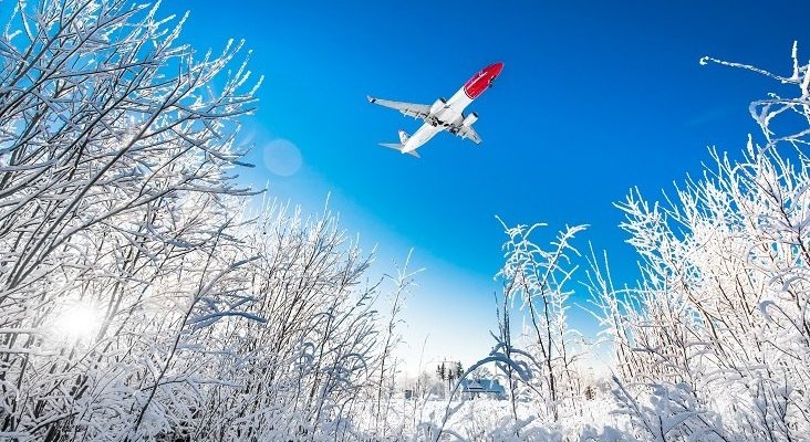 AviÃ³n en paisaje nevado