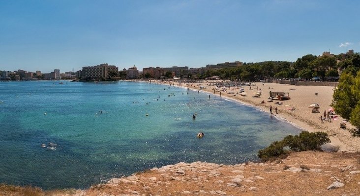 ​España trabaja en un escenario de verano sin turistas internacionales