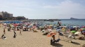 Este verano se podrá ir a la playa, pero "quizá por turnos y sin una toalla al lado de la otra" | Foto: Benidorm, Alicante