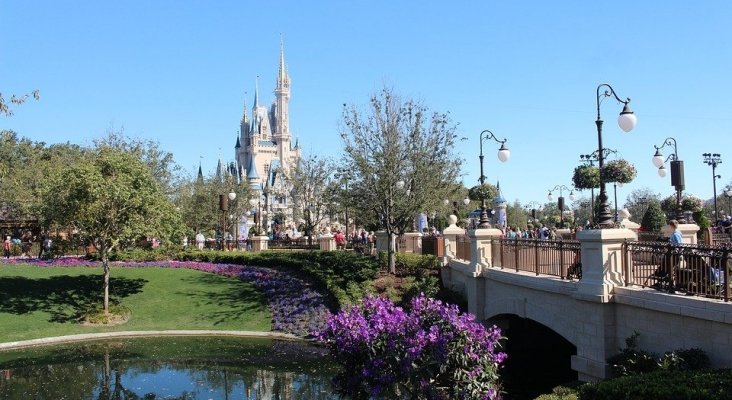 Disney World suspende de empleo y sueldo a 43.000 trabajadores