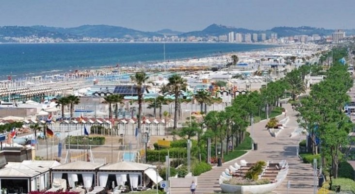 "Coger número" para ir a la playa, el plan del balneario turístico de Riccione (Italia) | Foto: italymagazine.com