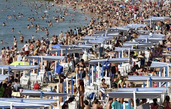 El exceso de turistas low-cost, una de las causas de la caída del gasto turístico en España El exceso de turistas low-cost, una de las causas de la caída del gasto turístico en España
