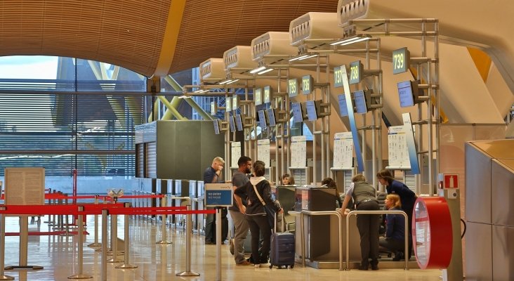 Empresarios madrileños exigen la realización de tests rápidos en aeropuertos