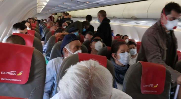 ¿Está justificado el hacinamiento en el vuelo de Iberia Express? | Foto @PATRICABRERA8