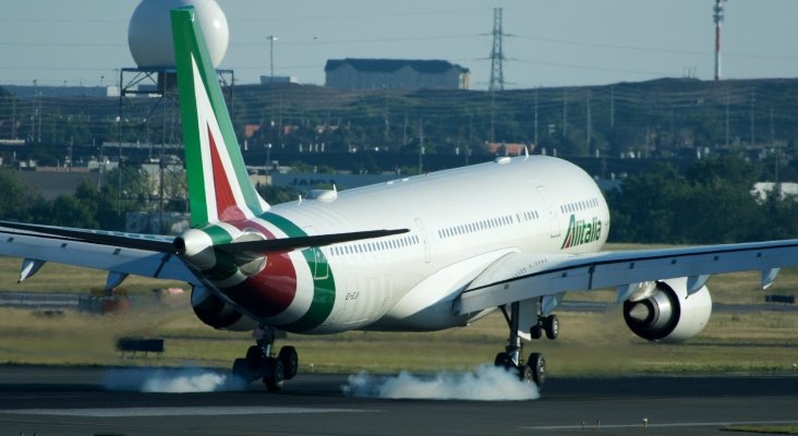 Alitalia Airbus A33-200 EI-EJI (1) Autor: BriYYZ (CC BY-SA 2.0)