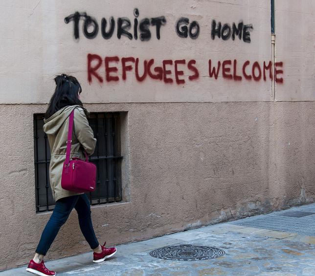 Grafitis en contra de los turistas