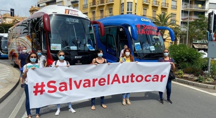 Traslados y excursiones turísticas, así como viajes terrestres del Imserso, al borde del abismo|Foto: Direbús: protestas en Alicante