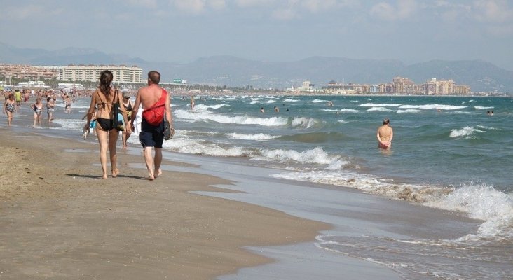 Los españoles reservan sus vacaciones en el trabajo