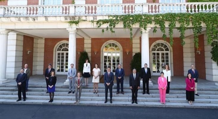 Foto de los asistentes a la presentación del plan de impulso del turismo | Foto: Pool Moncloa Fernando Calvo