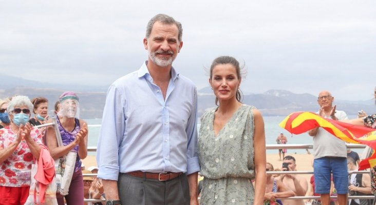 Sus Majestades los Reyes en la Playa de Las Canteras, Las Palmas de Gran Canaria | Foto: Casa de S.M. el Rey