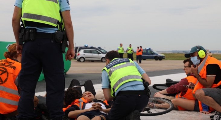 Ecologistas boicotean la reapertura del Aeropuerto de París/Orly