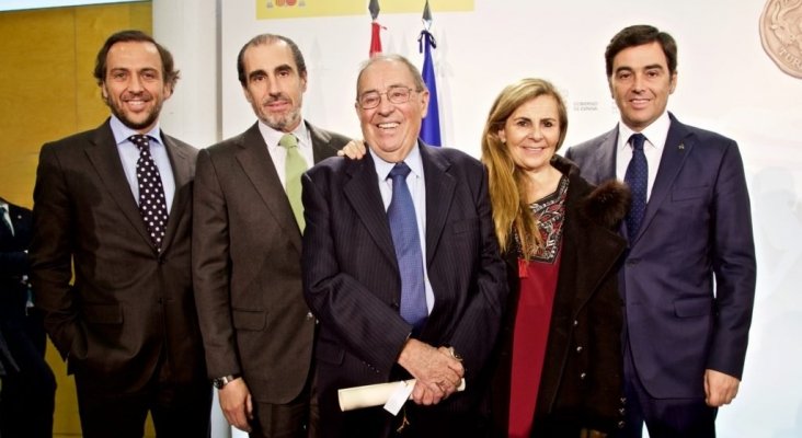 Rufino Calero y sus cuatro hijos, Carlos, Rafael, Teresa y Miguel Ángel. Rufino Calero y sus cuatro hijos, Carlos, Rafael, Teresa y Miguel Ángel.