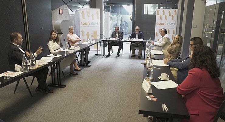 Los participantes presenciales del encuentro profesional, en el Hotel Silken SAAJ Las Palmas