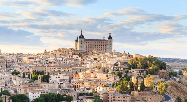 Vista panorámica de Toledo con el Alcázar al fondo 