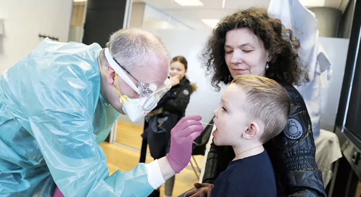 Islandia ofrece test PCR a todos los visitantes