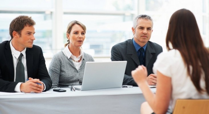 Igual hay que cambiar de  enfoque, que los profesores hagan también prácticas en la empresa