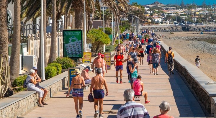 Turistas en Maspalomas (Gran Canaria)