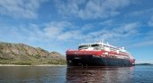 Hurtigruten cancela todos sus cruceros de expedición, por un rebrote a bordo | Foto: global.hurtigruten.com