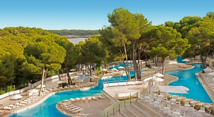 Cierra el primer hotel en Mallorca por un brote de Covid | Foto: Iberostar Club Cala Barca- iberostar.com