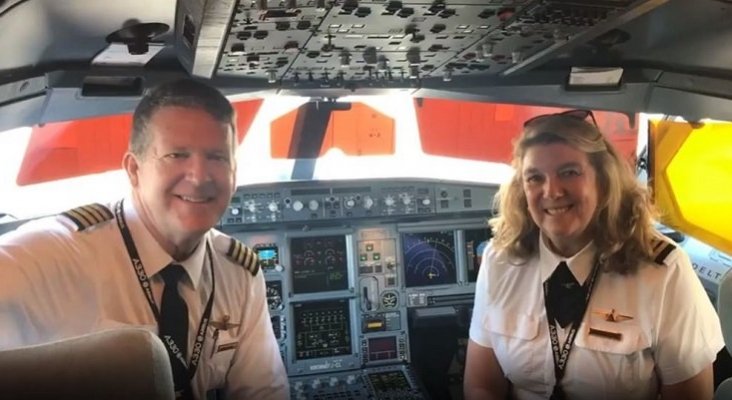 De película: un matrimonio de pilotos se jubila en el mismo vuelo | Foto: flyingfahans vía Instagram