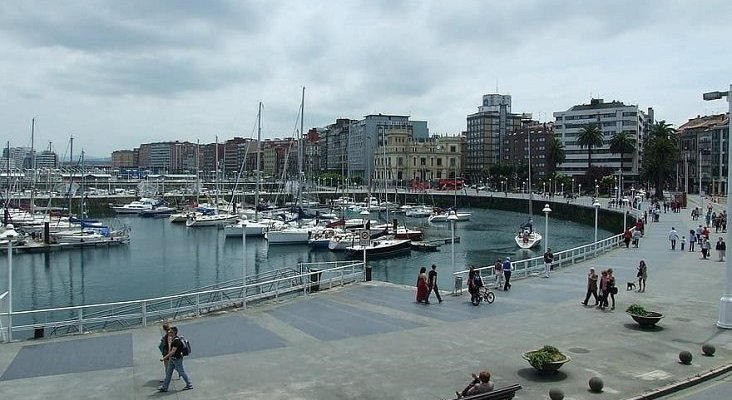 marina spring gijon boats pontoons