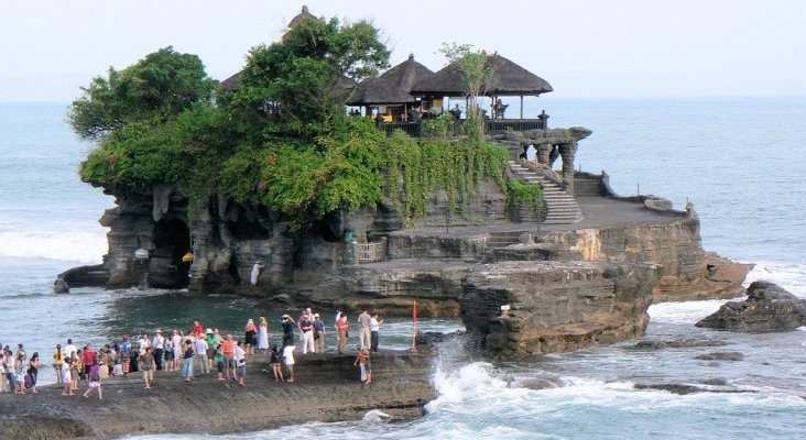 Bali se blinda contra el turismo internacional hasta finales de año | Foto: Templo de Tanah Lot, en Bali