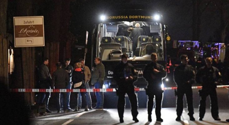 La policía alrededor del autobús del Dortmund el pasado martes