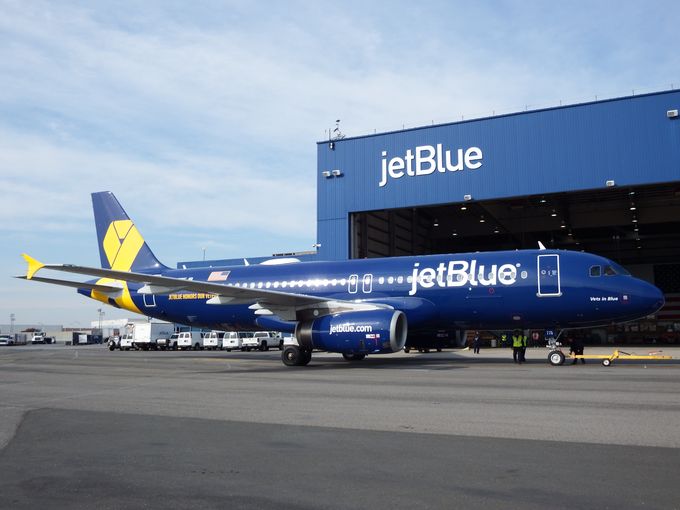 JetBlue busca personas sin experiencia para su programa de entrenamiento para pilotos