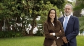 Luis Riu, dueño de la cadena RIU Hotels, con su hija Naomi Riu
