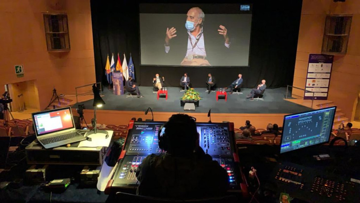 Ignacio Vasallo participando de la Mesa Redonda