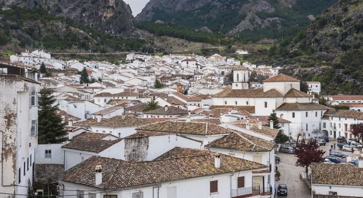 Seis nuevas localidades se suman a la lista de 34 Municipios Turísticos de Andalucía | En la imagen, Pueblos Blancos/Sierra de Grazalema, Cádiz | Foto: © CEphoto, Uwe Aranas