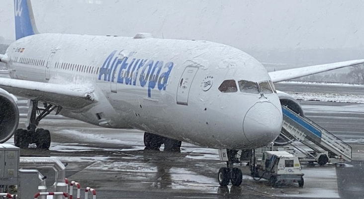 Nieve sobre avión de Air Europa en Barajas Foto Samperio