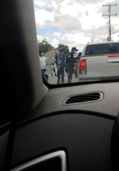 Policía a las puertas del complejo de Lopesan durante el 25 de enero de 2021 Policía a las puertas del complejo de Lopesan durante el 25 de enero de 2021
