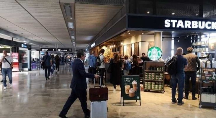 Comercios en aeropuertos contra las cuerdas