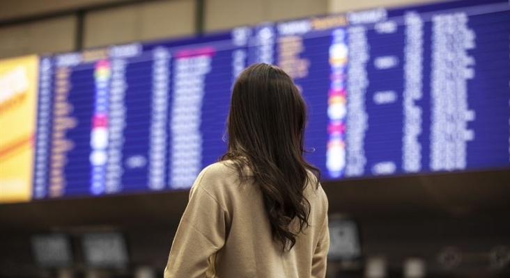 Pasajera en aeropuerto