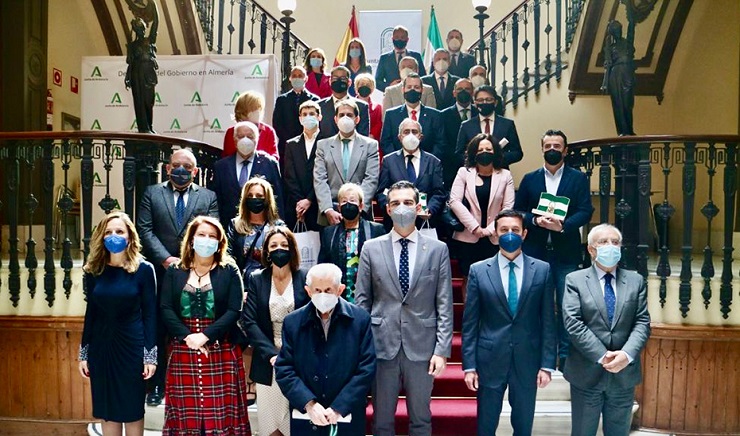 Foto de familia de todos los premiados en la provincia de Almería. Junta de Andalucía