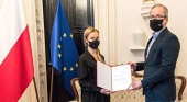 Polonia aceptará 'certificados de vacunación' de viajeros de Eslovaquia y República Checa  En la imagen, Adam Niedzielski, ministro de Sanidad polaco, y Anna Goławska, secretaria de Estado de Sanidad polaca [Ministerio de Sa