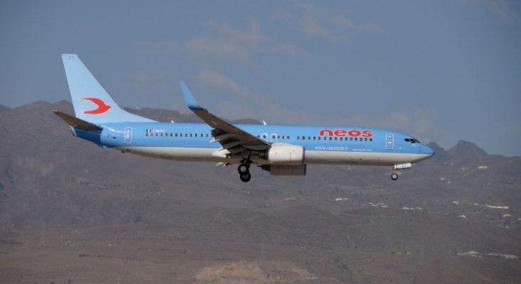 Avión de Neos.  Foto por Ángel Ortiz Suárez